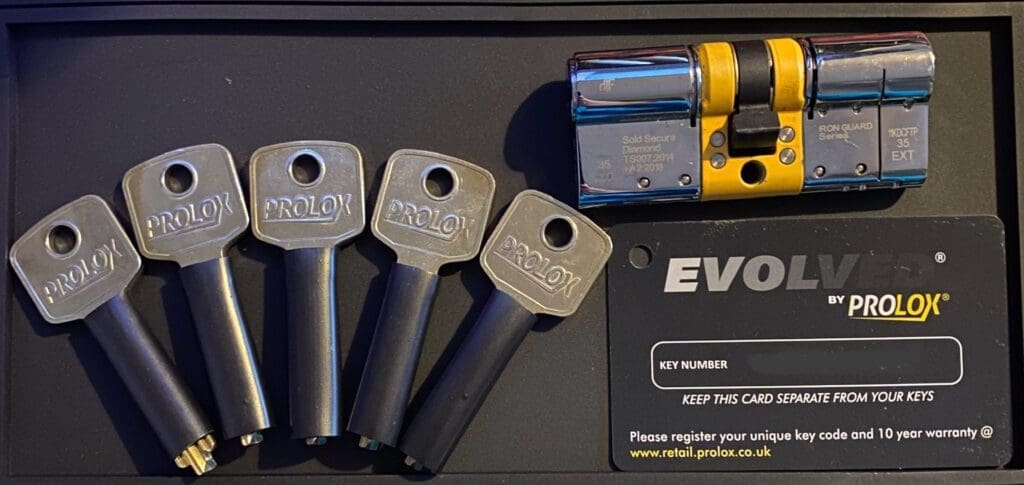 5 Signs You Need to Call a Professional Locksmith | Interlocked 24/7 5 Signs You Need to Call a Professional Locksmith | Interlocked 24/7